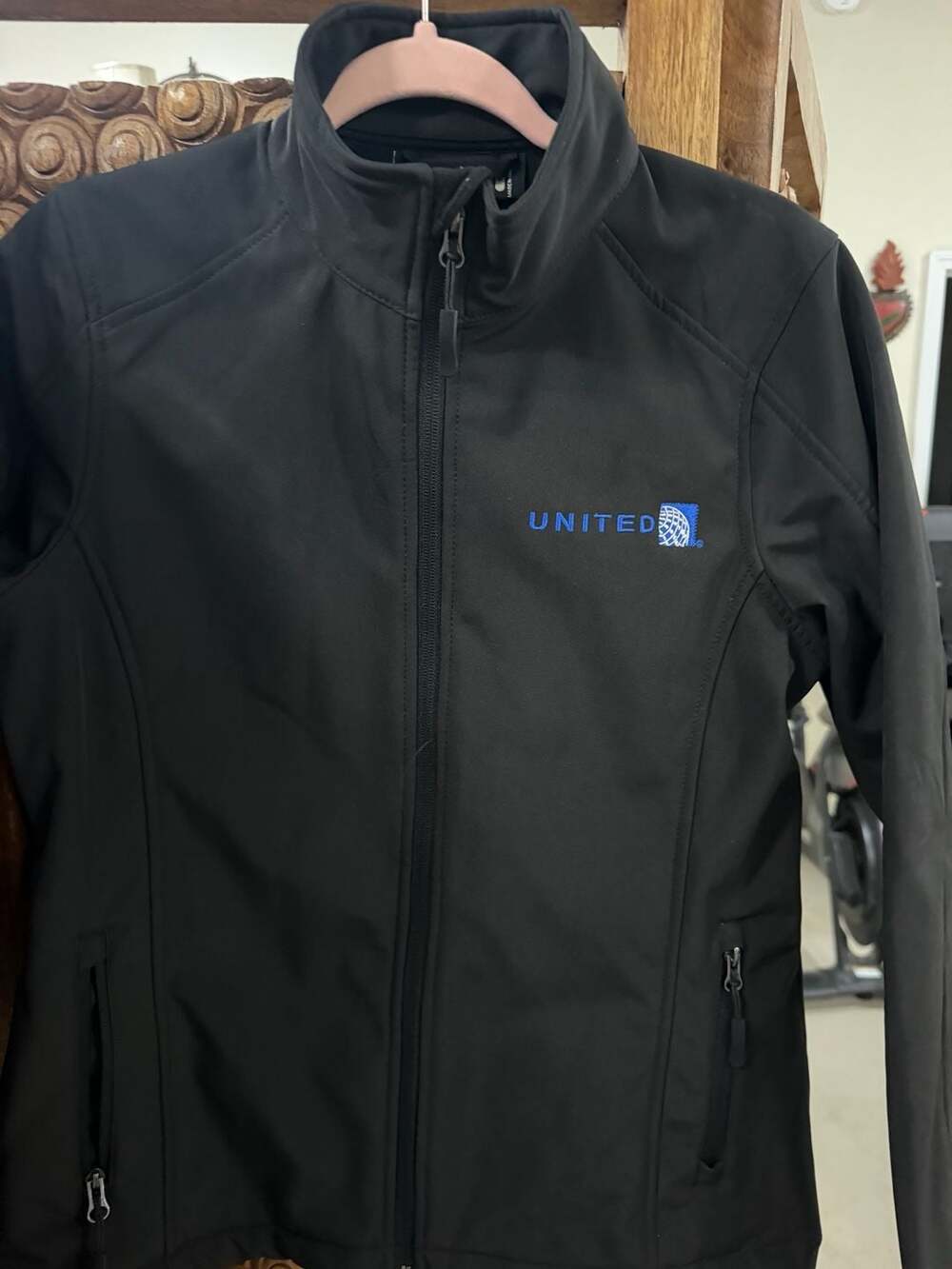 Dunbrooke Women's Black United Airlines Logo Softshell Full-Zip Jacket
08JC